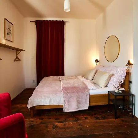 Barokni Kaplanka 1796 A. D. - Luxusni V Ceskem Raji Apartment *